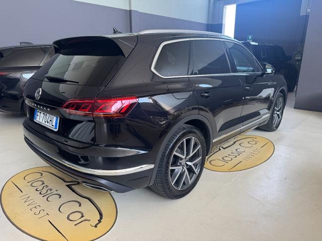 VOLKSWAGEN Touareg usata, con Autoradio