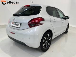 PEUGEOT 208 usata, con Autoradio