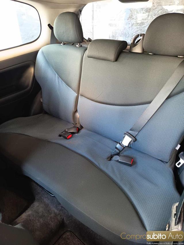 TOYOTA Yaris usata 13
