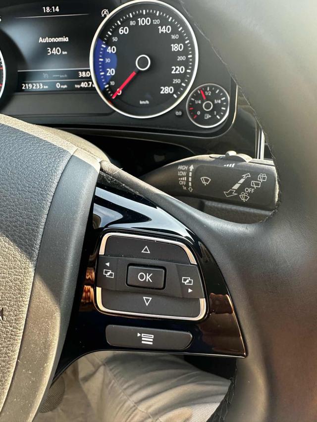 VOLKSWAGEN Touareg usata, con USB
