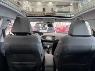 PEUGEOT 308 usata, con Sedile posteriore sdoppiato