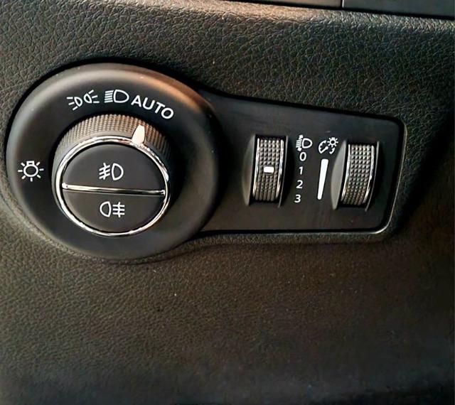 JEEP Compass usata, con Sedile posteriore sdoppiato