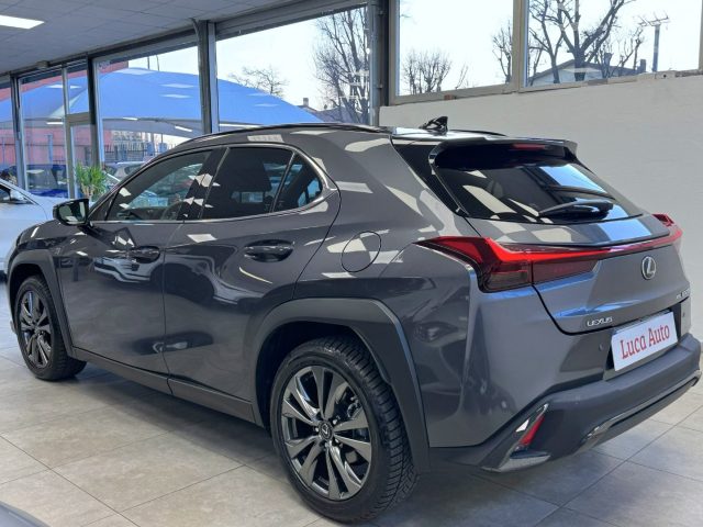 LEXUS UX 250h usata, con Autoradio