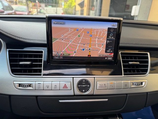 AUDI A8 usata, con Park Distance Control