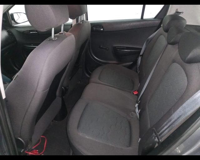 HYUNDAI i20 usata 8