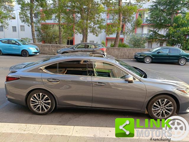 LEXUS ES 300 usata, con Touch screen