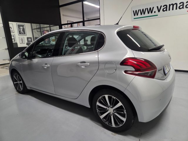 PEUGEOT 208 usata, con Autoradio