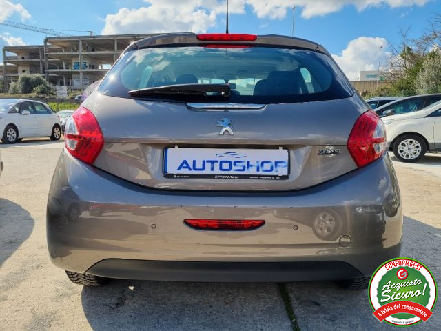 PEUGEOT 208 usata, con Autoradio