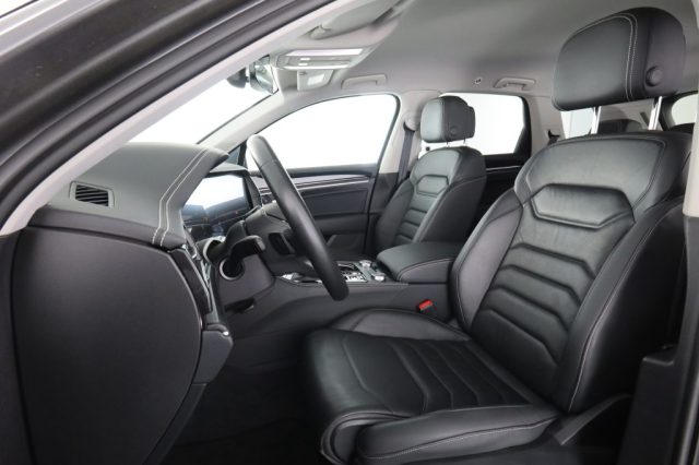 VOLKSWAGEN Touareg usata 1