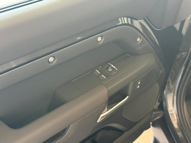 LAND ROVER Defender usata, con Sensori di parcheggio posteriori