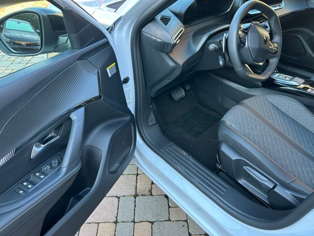 PEUGEOT 2008 usata, con Autoradio digitale