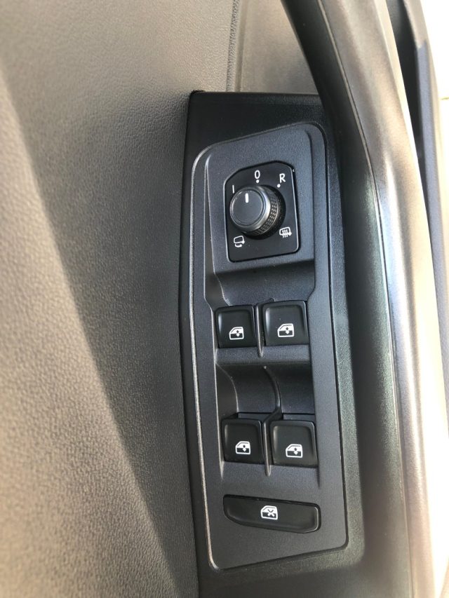 VOLKSWAGEN T-Roc usata, con Sedile posteriore sdoppiato
