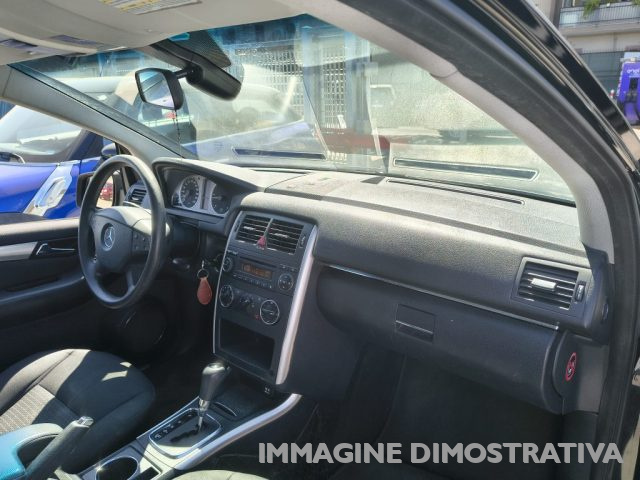 MERCEDES-BENZ B 180 usata, con Chiusura centralizzata