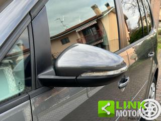 VOLKSWAGEN Touran usata, con Sensori di parcheggio posteriori