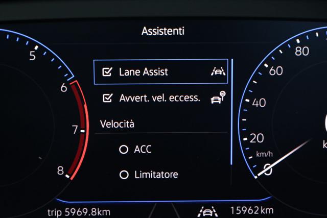 VOLKSWAGEN T-Roc usata, con Autoradio