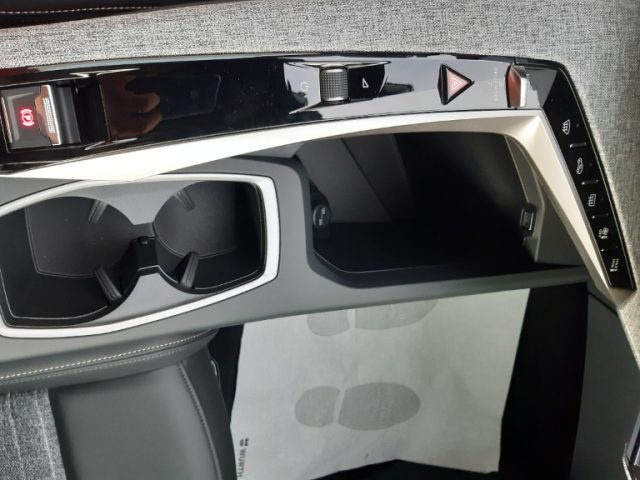 PEUGEOT 3008 usata, con Volante in pelle