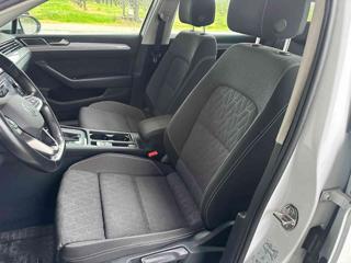 VOLKSWAGEN Passat Variant usata, con Alzacristalli elettrici