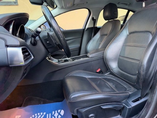 JAGUAR XE usata, con Climatizzatore