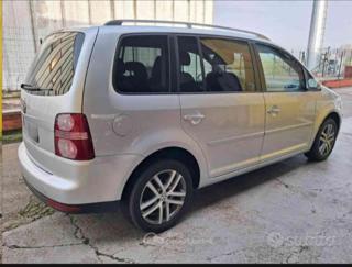 VOLKSWAGEN Touran usata, con Autoradio
