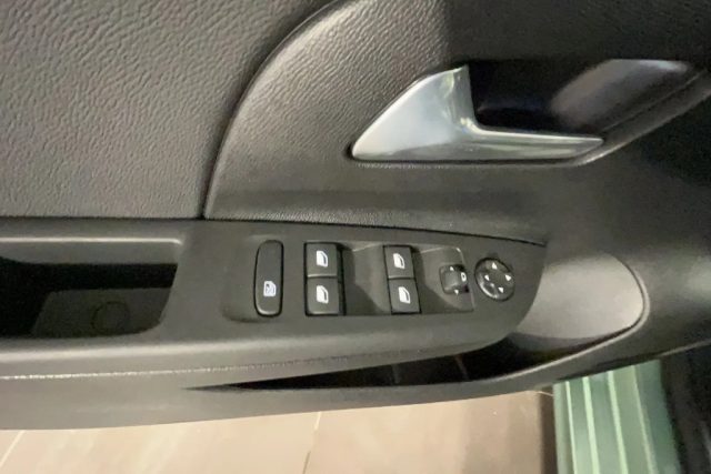 OPEL Corsa usata, con ESP