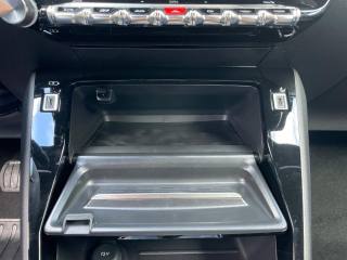 PEUGEOT 2008 usata, con Autoradio digitale