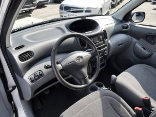 TOYOTA Yaris usata, con Controllo automatico clima
