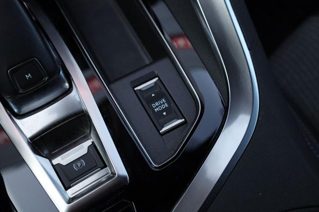 PEUGEOT 5008 usata, con Park Distance Control