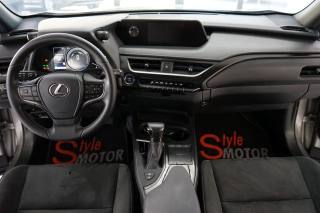 LEXUS UX 250h usata, con Autoradio