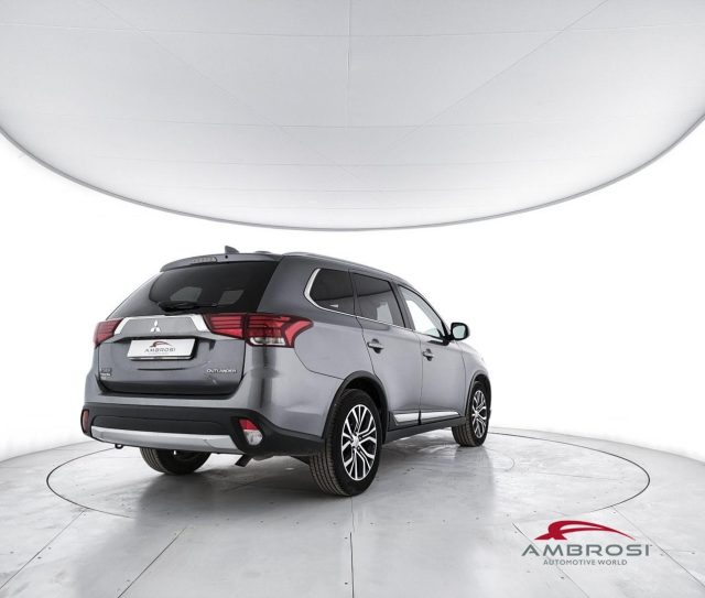 MITSUBISHI Outlander usata 2
