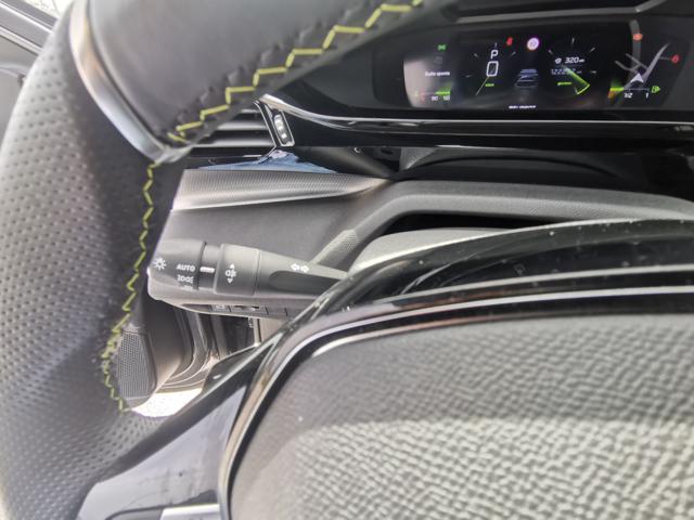 PEUGEOT 308 usata, con Volante in pelle