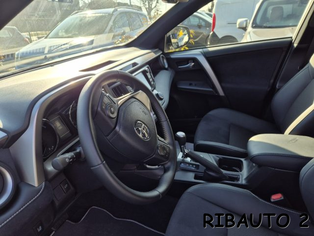 TOYOTA RAV 4 usata, con Autoradio