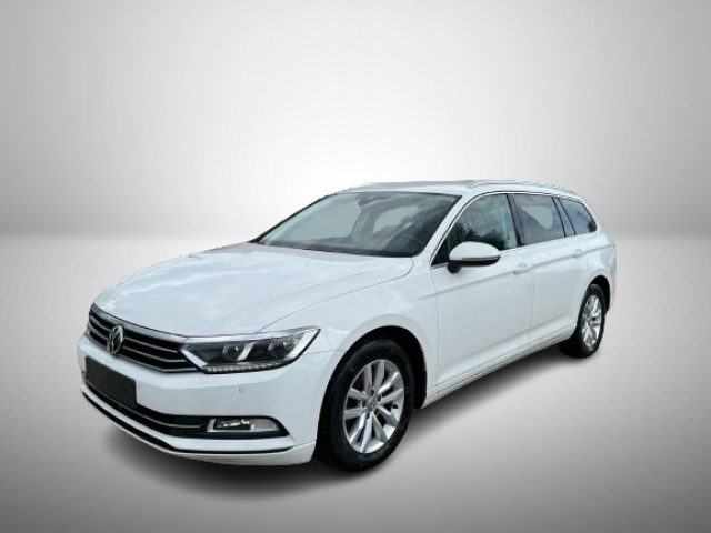 VOLKSWAGEN Passat usata, con Fari LED
