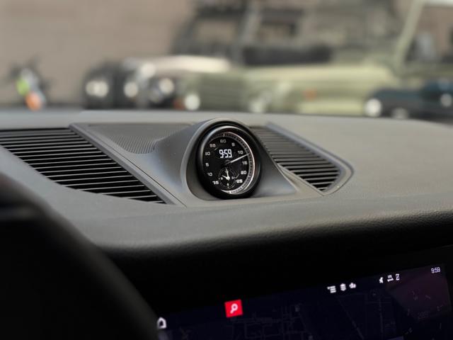 PORSCHE Macan usata, con Park Distance Control