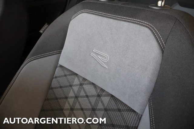 VOLKSWAGEN Taigo usata, con Controllo automatico clima