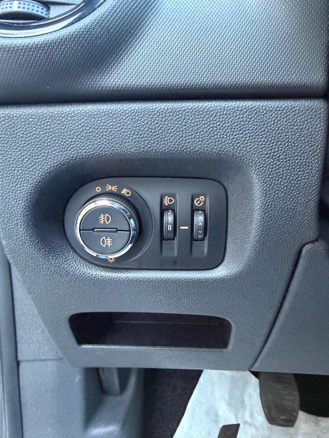 OPEL Corsa usata, con Climatizzatore