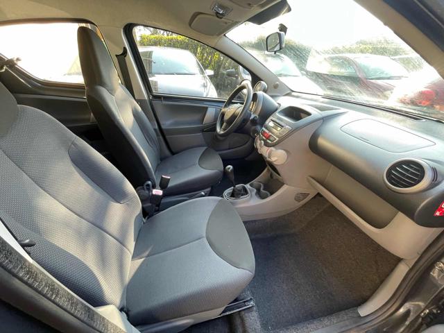 TOYOTA Aygo usata, con Sedile posteriore sdoppiato