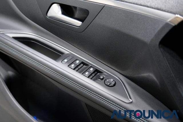 PEUGEOT 3008 usata, con Luci diurne
