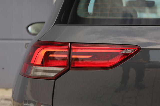 VOLKSWAGEN Golf usata, con Autoradio digitale