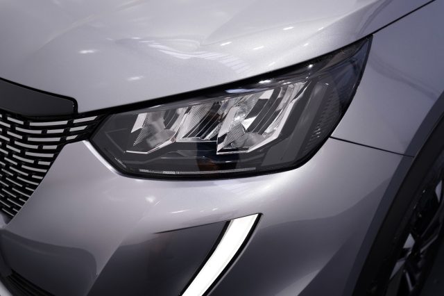 PEUGEOT 2008 usata, con Sensori di parcheggio posteriori