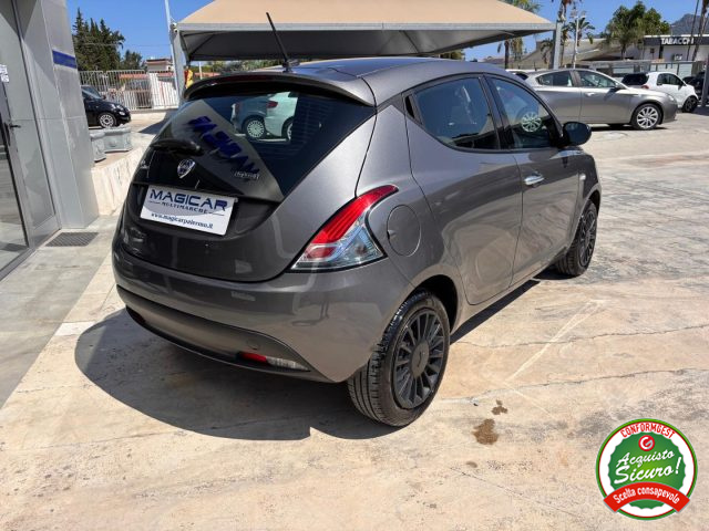 LANCIA Ypsilon usata, con Autoradio