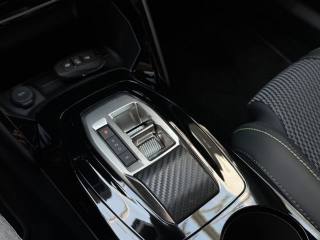PEUGEOT 2008 usata, con Volante multifunzione
