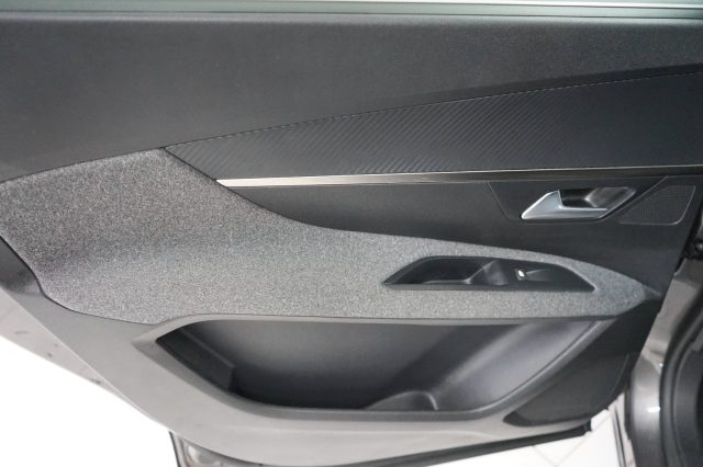 PEUGEOT 5008 usata, con Luci diurne