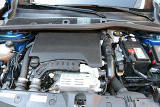 PEUGEOT 2008 usata, con Sensori di parcheggio posteriori