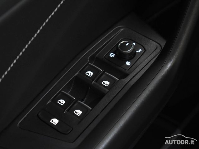 VOLKSWAGEN T-Roc usata, con MP3