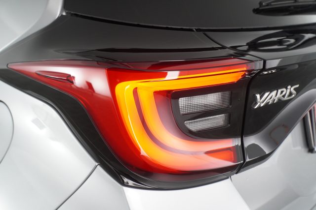 TOYOTA Yaris usata 9