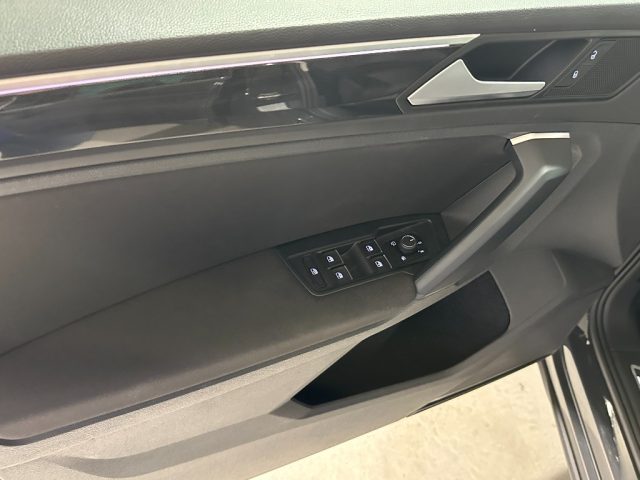 VOLKSWAGEN Tiguan usata, con USB