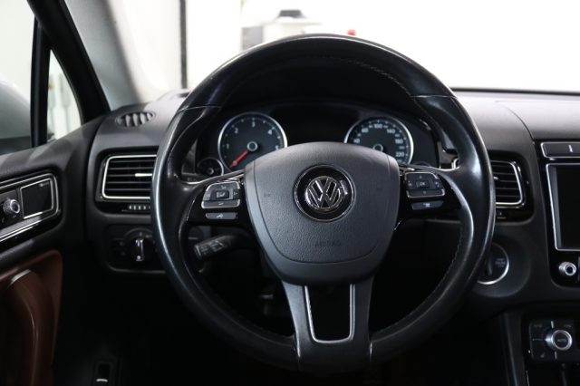VOLKSWAGEN Touareg usata, con Sensore di luce