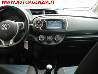 TOYOTA Yaris usata 13