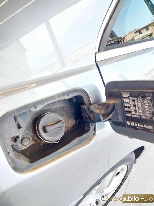 MERCEDES-BENZ E 220 usata, con Specchietti laterali elettrici