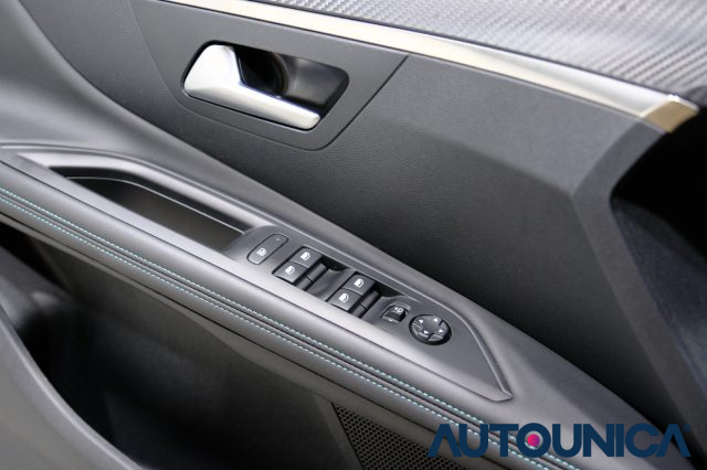 PEUGEOT 3008 usata, con Sensori di parcheggio anteriori